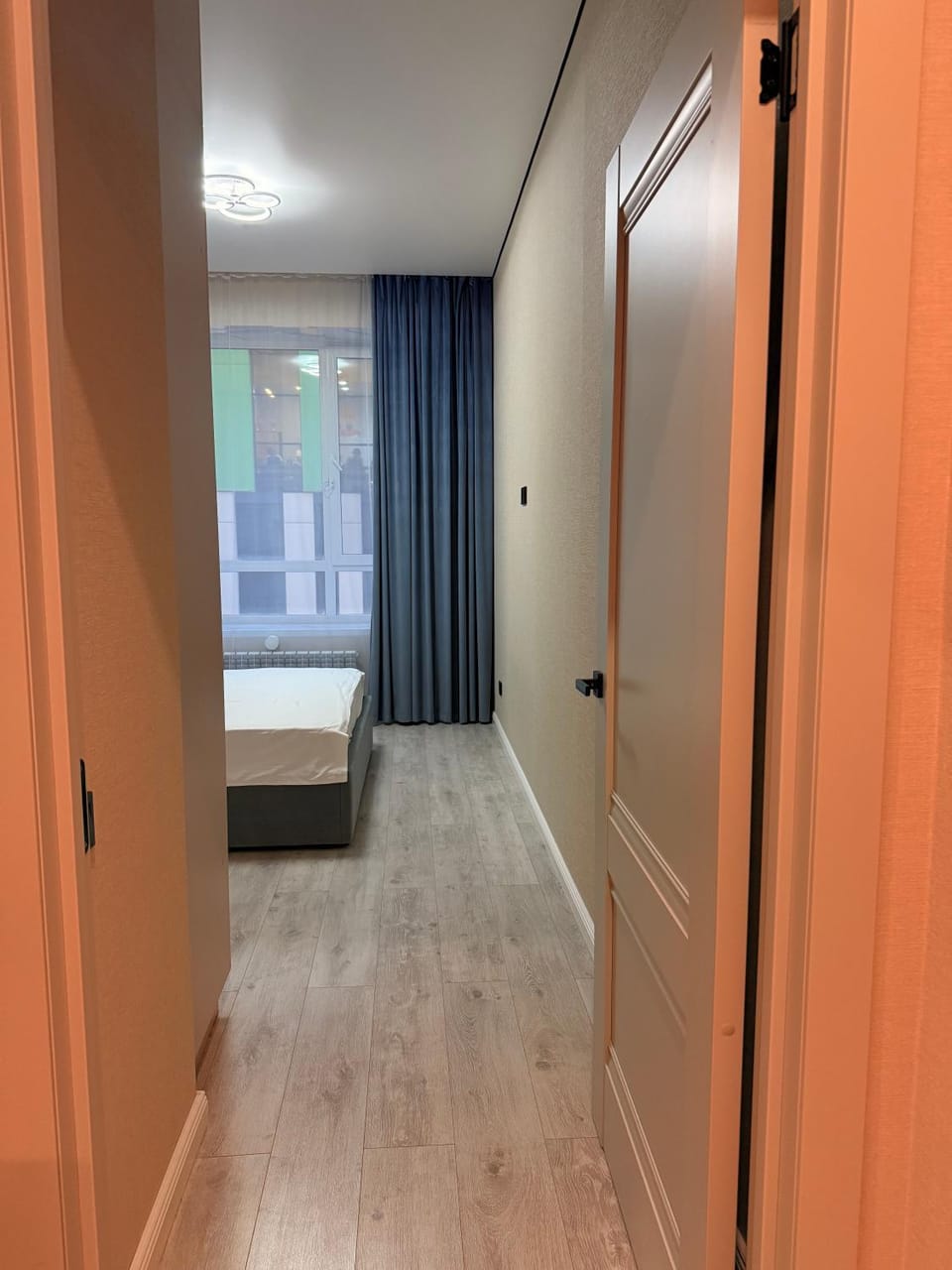 Property building, Facade/entrance, Bed, Photo of the whole room, Bedroom, Location, wardrobe