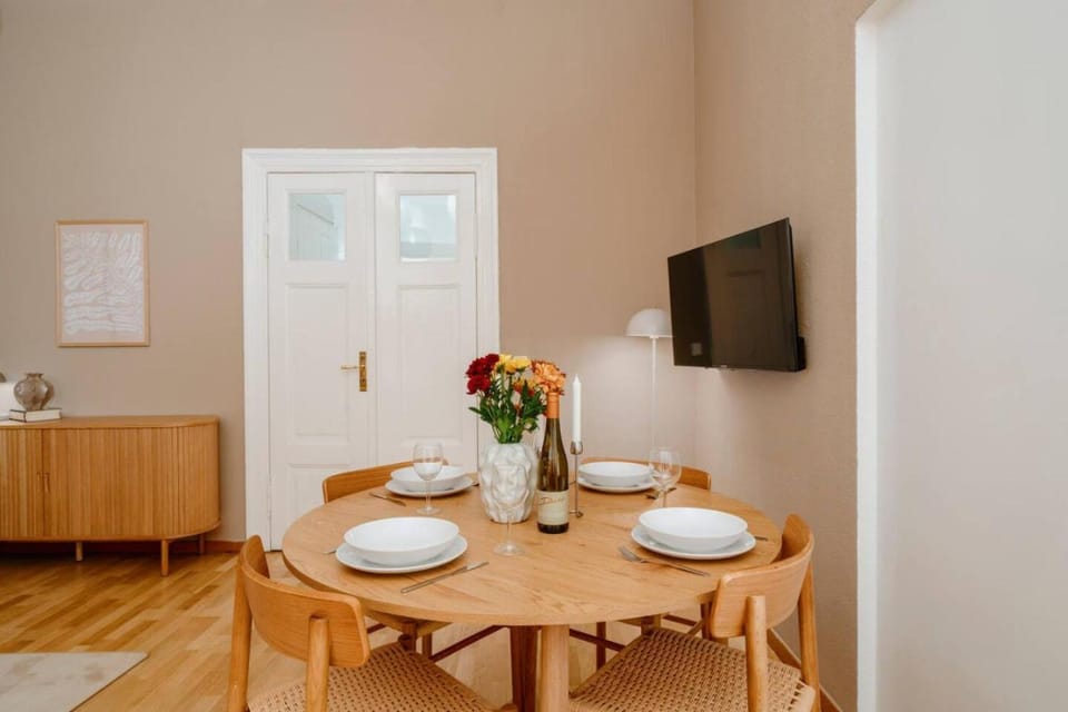 TV and multimedia, Dining area