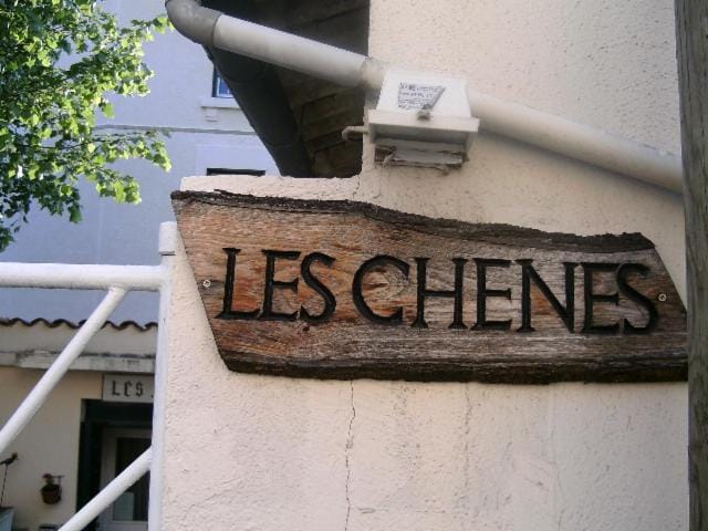 Les Chenes Chambres D'hote Bed and Breakfast in Auvergne-Rhône-Alpes