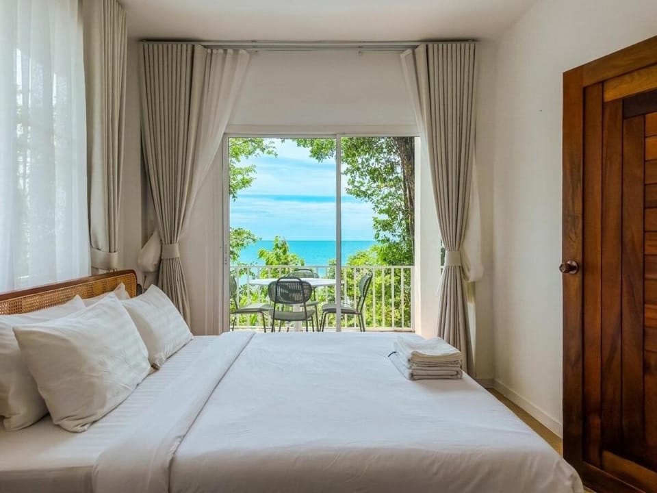 Bed, Natural landscape, View (from property/room), Balcony/Terrace, Photo of the whole room, Bedroom, Sea view, towels