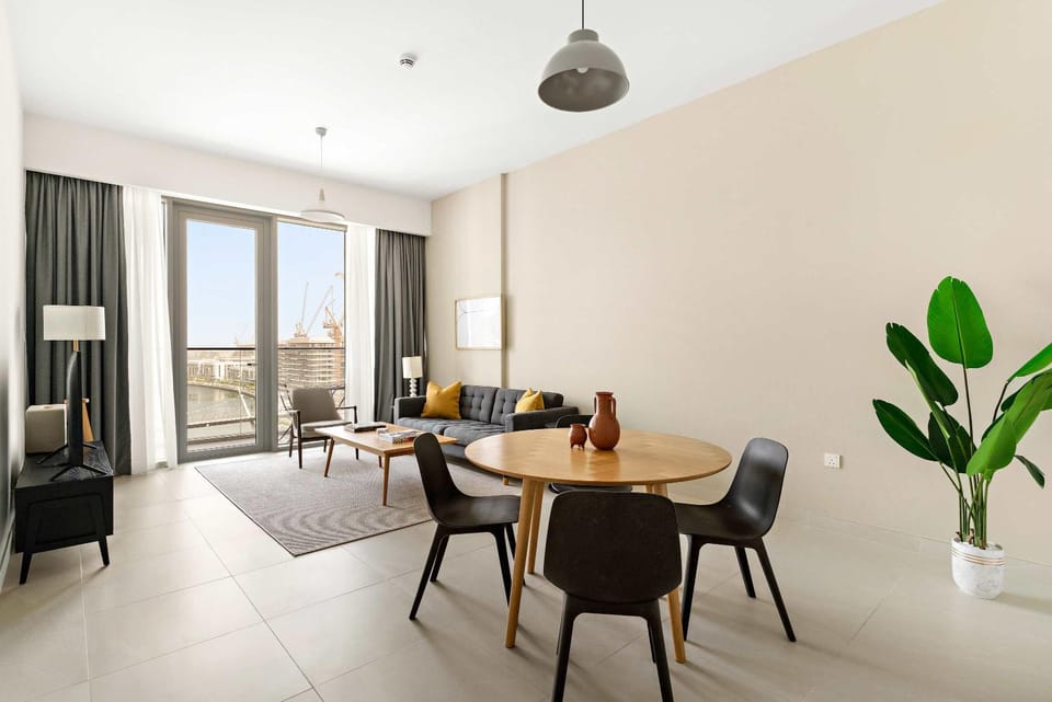 Living room, Dining area