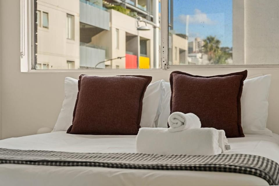 New Bondi 2BR Free Parking Balcony Superhost U2 Apartment in Sydney