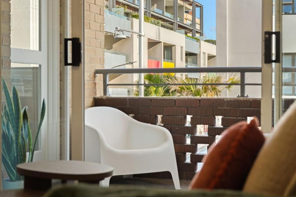 New Bondi 2BR Free Parking Balcony Superhost U2 Apartment in Sydney