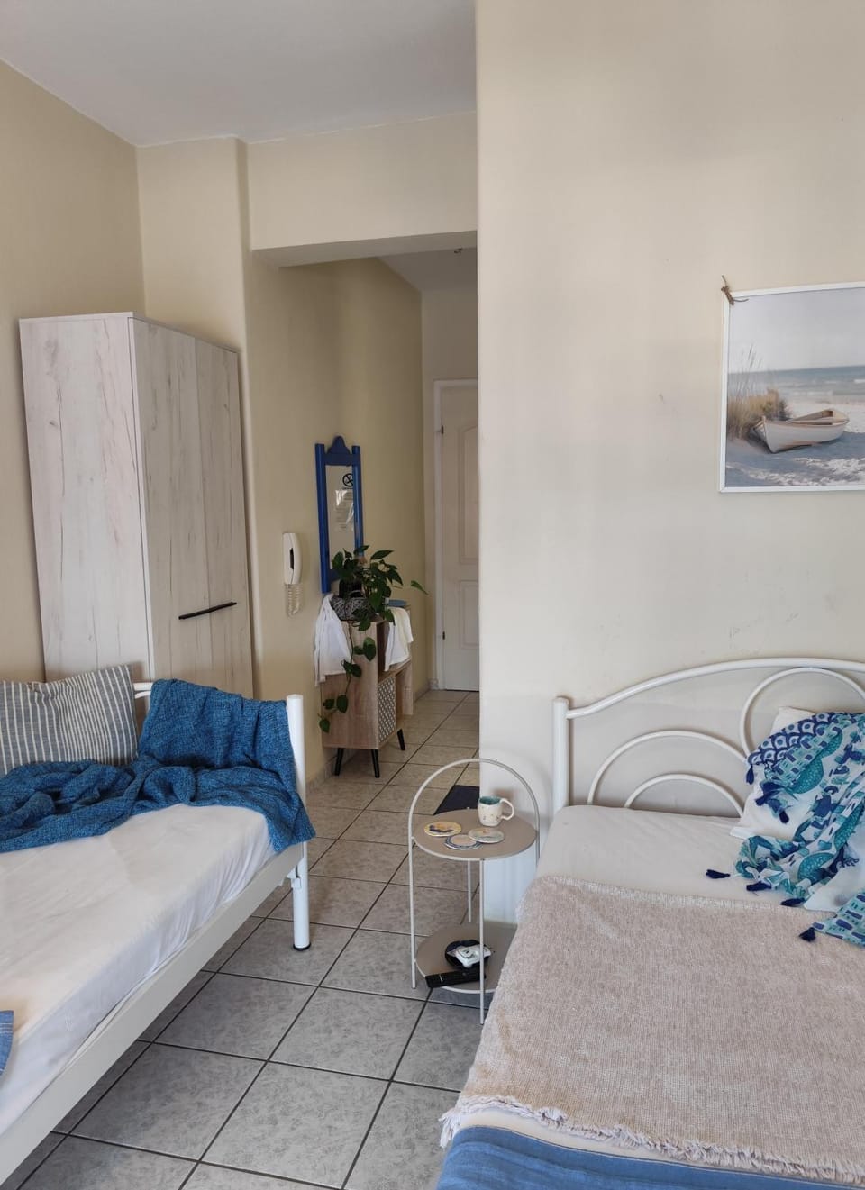 Bed, Living room, Photo of the whole room, Bedroom