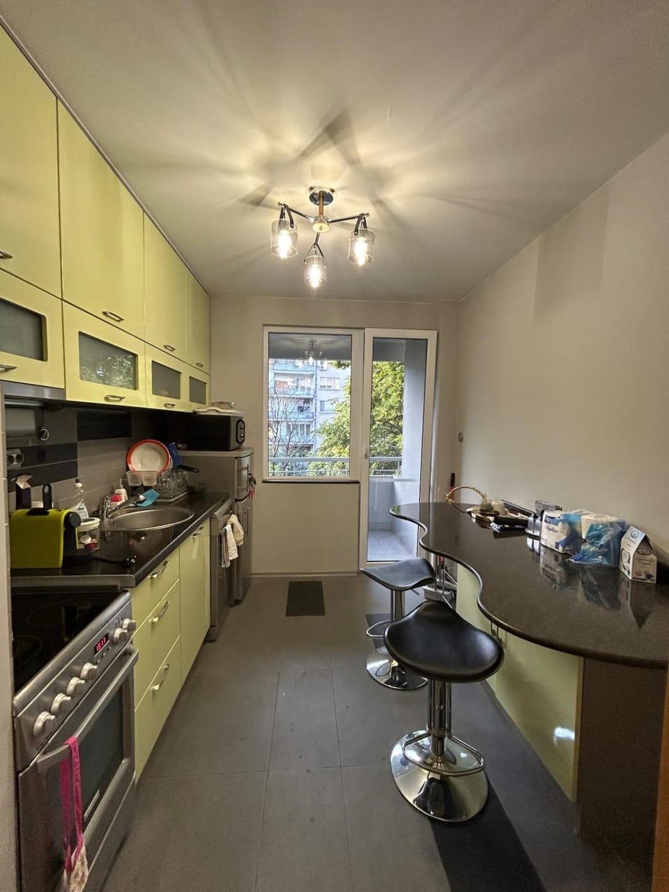 Coffee/tea facilities, Kitchen or kitchenette, Dining area, dishwasher, oven, stove
