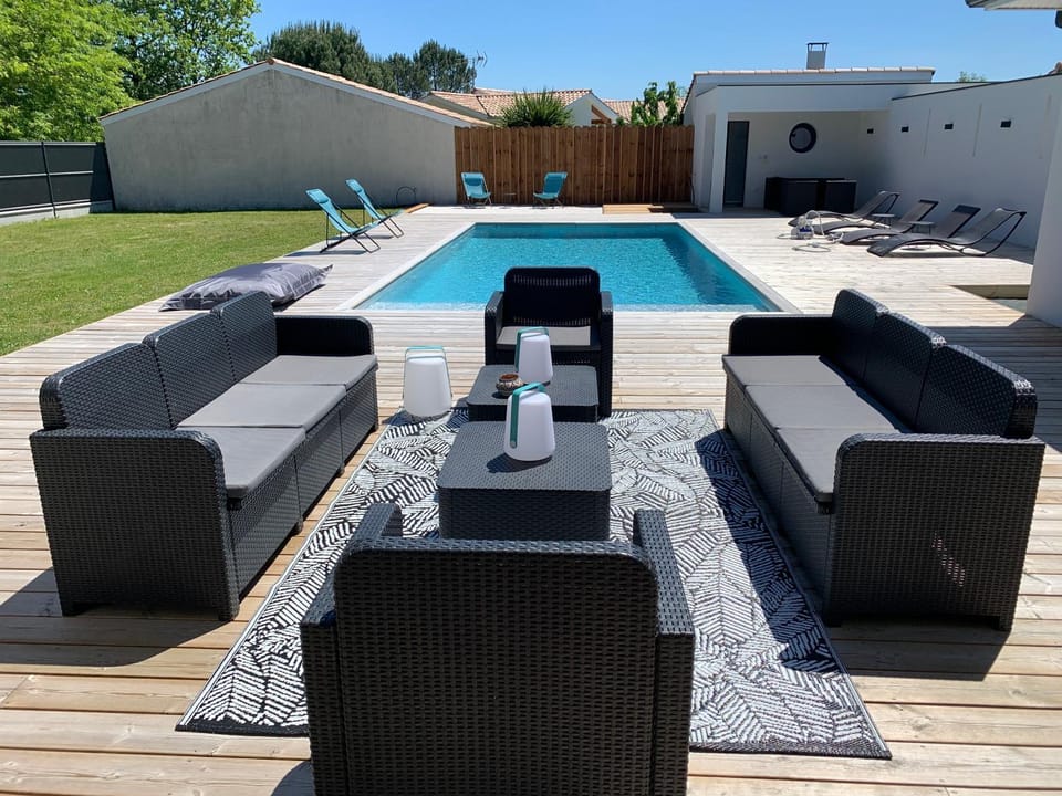 VILLA Piscine Chauffée 30 MIN de Bordeaux et Lacanau Villa in Nouvelle-Aquitaine