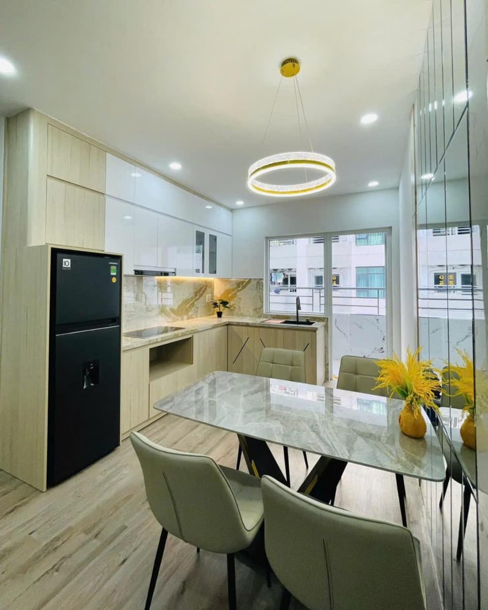 Kitchen or kitchenette, Dining area, oven, stove