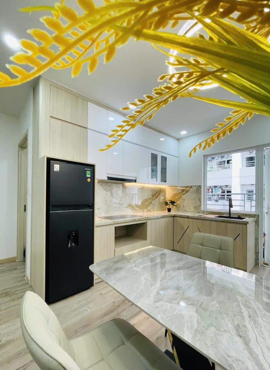 Kitchen or kitchenette, minibar, oven, stove