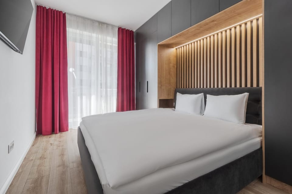 Bed, TV and multimedia, Photo of the whole room, Bedroom, wardrobe