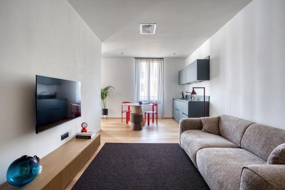 TV and multimedia, Kitchen or kitchenette, Living room, Seating area