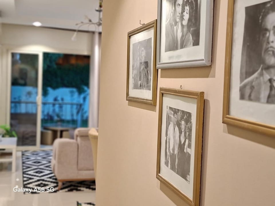 شقه مفروشه فرش فندقي في كمبوند Thedressers كمبوند راقي ومميز واطلاله رائعة Apartment in Egypt