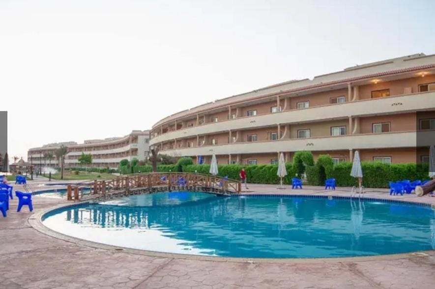شاليه مجهز 6 افراد قرية الحياة بالعين السخنه Apartment in Egypt
