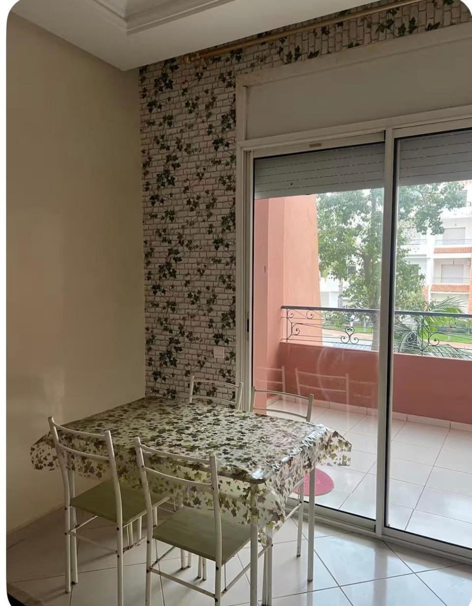 Résidence Riad Bensaadoune á Sidi rahal A Signaler la PISCINE Ne fonctinne pas elle est vide tout le mois d'Août cause d'un probléme technique Apartment in Casablanca-Settat