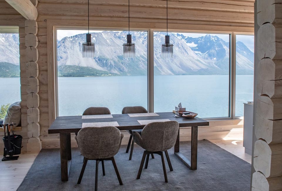 Seating area, Dining area, Mountain view