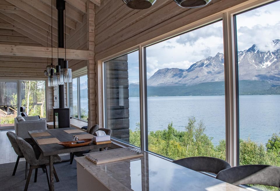 Dining area, Mountain view