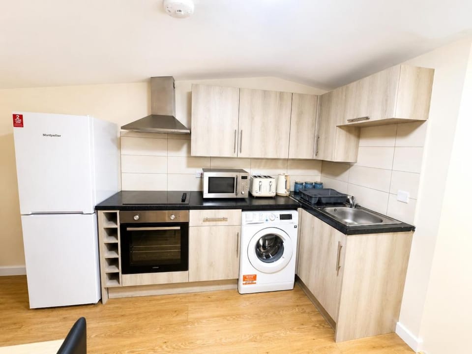 Modern Private Self Contained With Free Parking Near City Hospital House in Nottingham