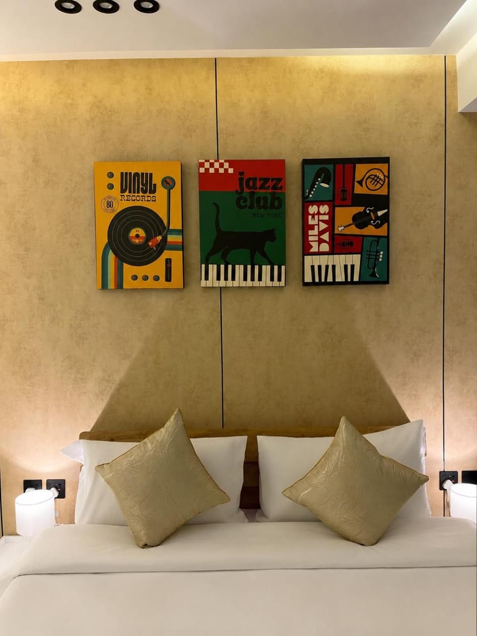 Bed, Photo of the whole room, Decorative detail, Bedroom