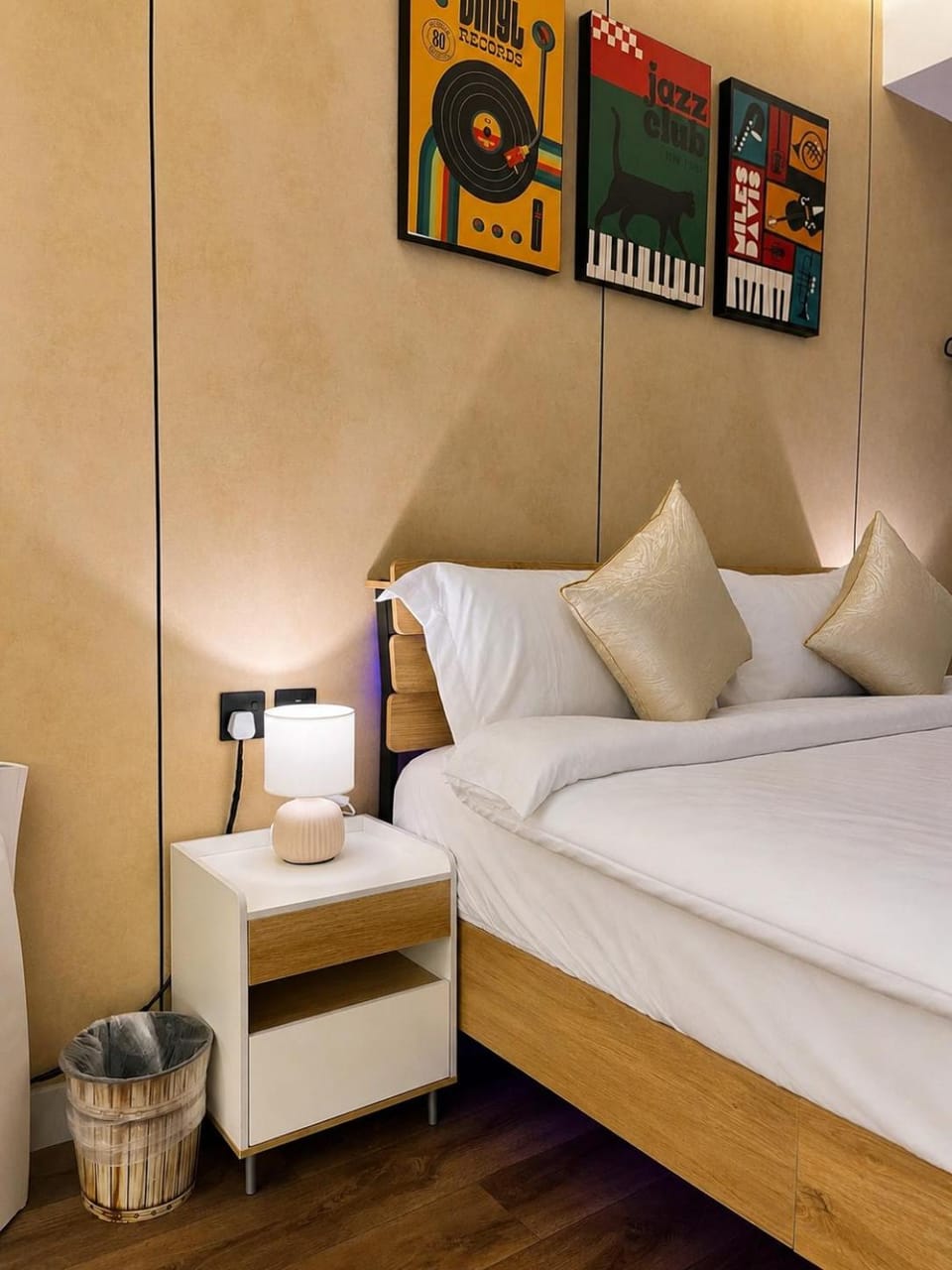 Bed, Photo of the whole room, Bedroom
