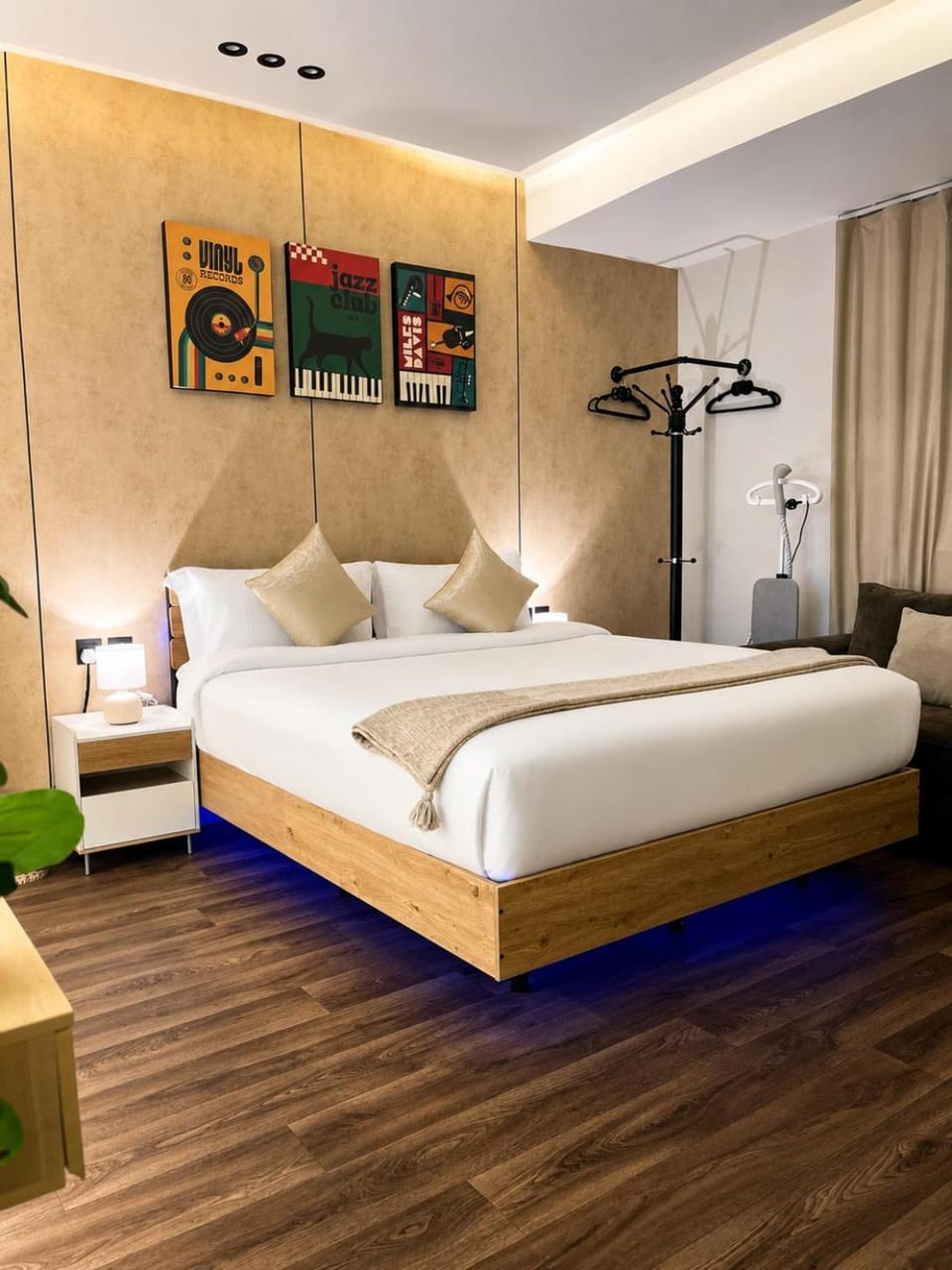 Bed, Photo of the whole room, Bedroom