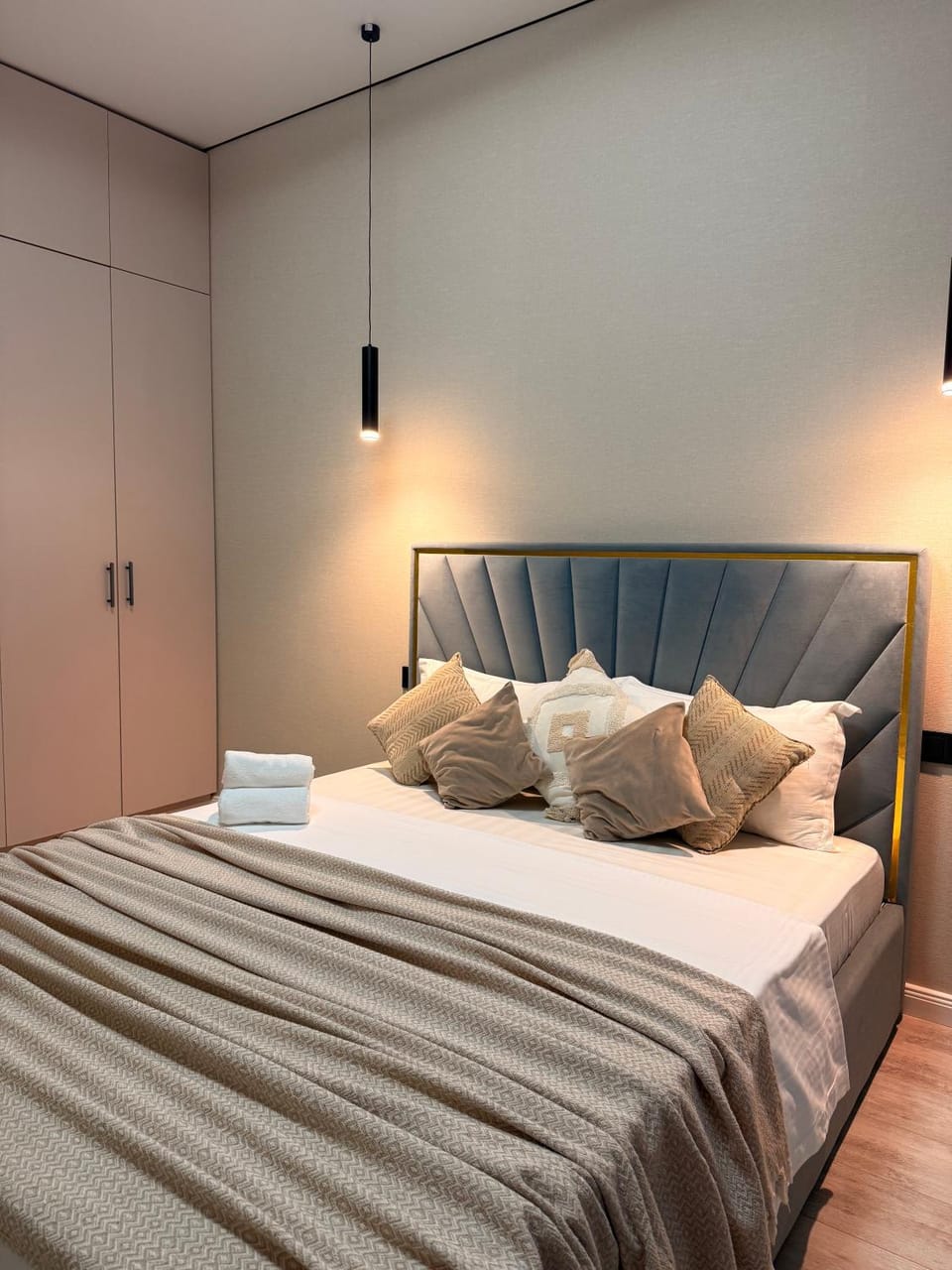Bed, Photo of the whole room, Bedroom, wardrobe