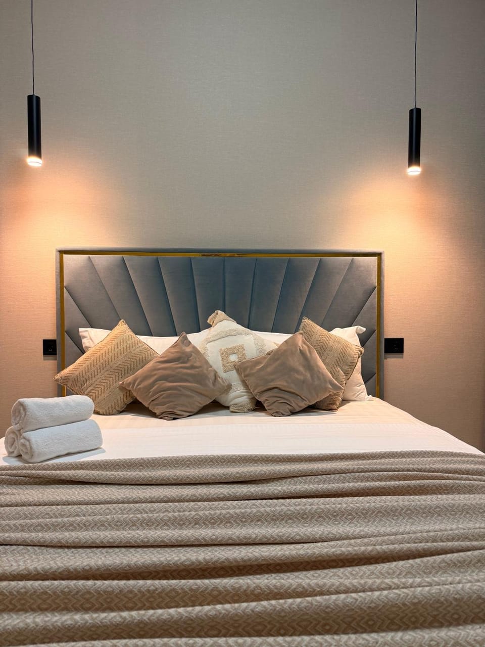 Bed, Photo of the whole room, Bedroom, towels