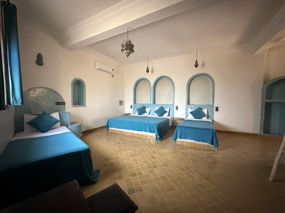 Living room, Photo of the whole room, Seating area, Bedroom, air conditioner