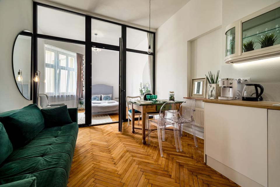 Kitchen or kitchenette, Living room, Seating area