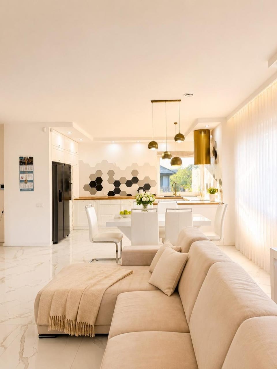 Kitchen or kitchenette, Living room, Seating area, Dining area