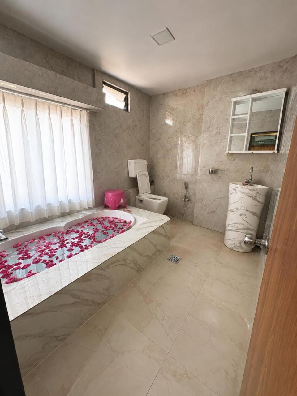Bed, Bathroom, Bath, towels