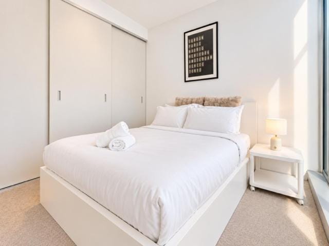 West Side Place 2BR CBD Pool & Skyline Apartment in Melbourne