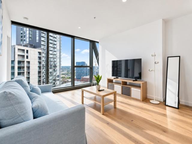 West Side Place 2BR CBD Pool & Skyline Apartment in Melbourne