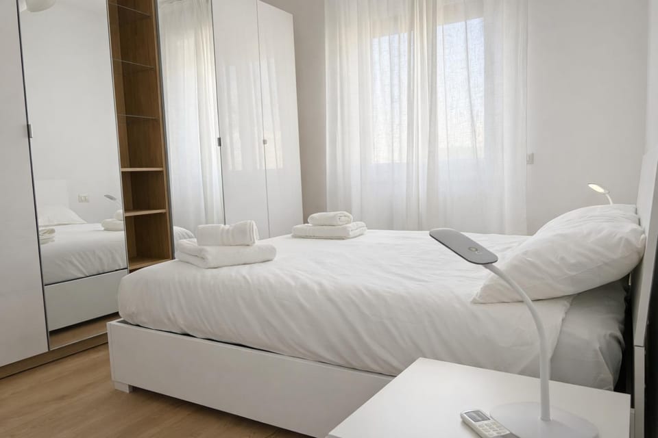 Bed, Bedroom, locker
