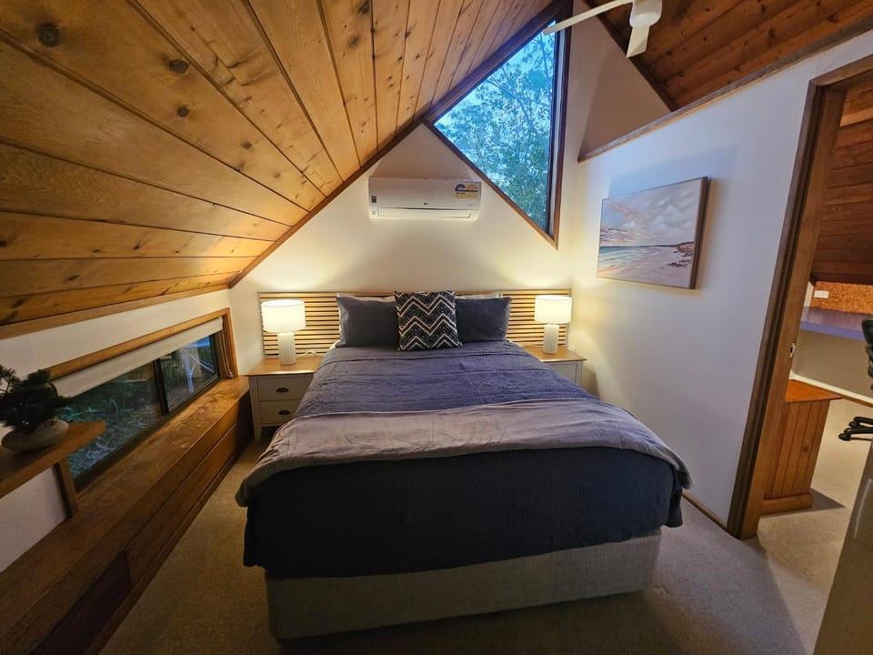 Lake Russell Lakeside Cottage Bed and Breakfast in Emerald Beach