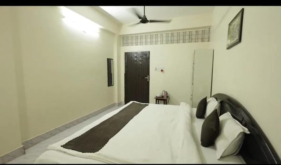 Happy Home Paying Guest House Bed and Breakfast in Varanasi
