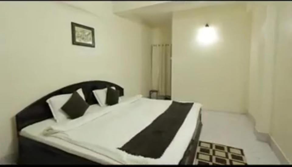 Happy Home Paying Guest House Bed and Breakfast in Varanasi