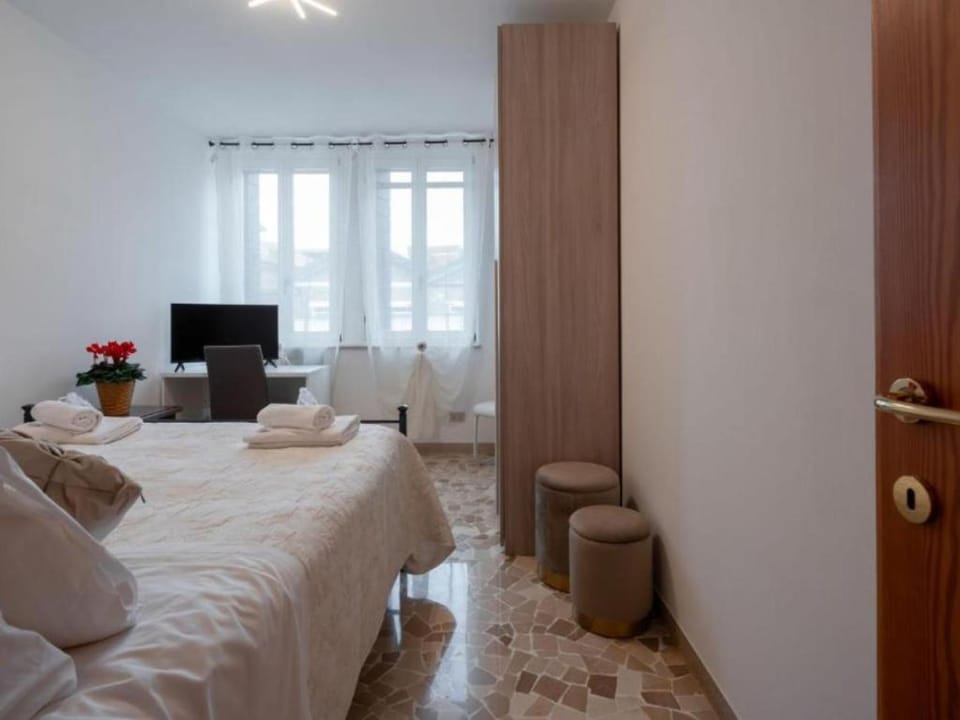 Bed, TV and multimedia, Bedroom, wardrobe