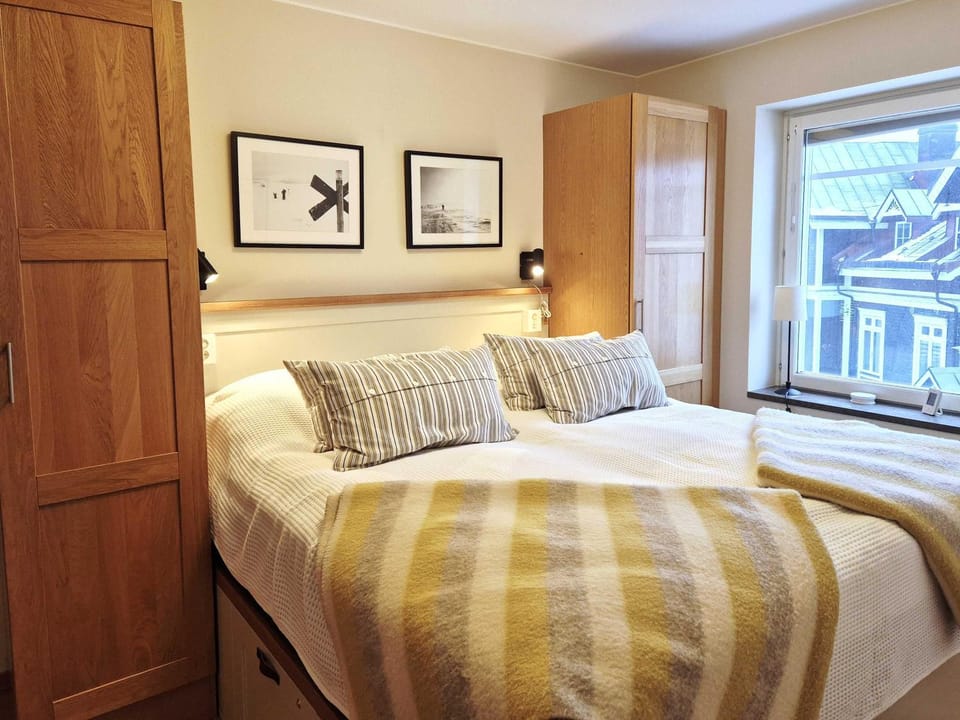 Central 3BR with Sauna Garage & EV Spot Apartment in Sweden