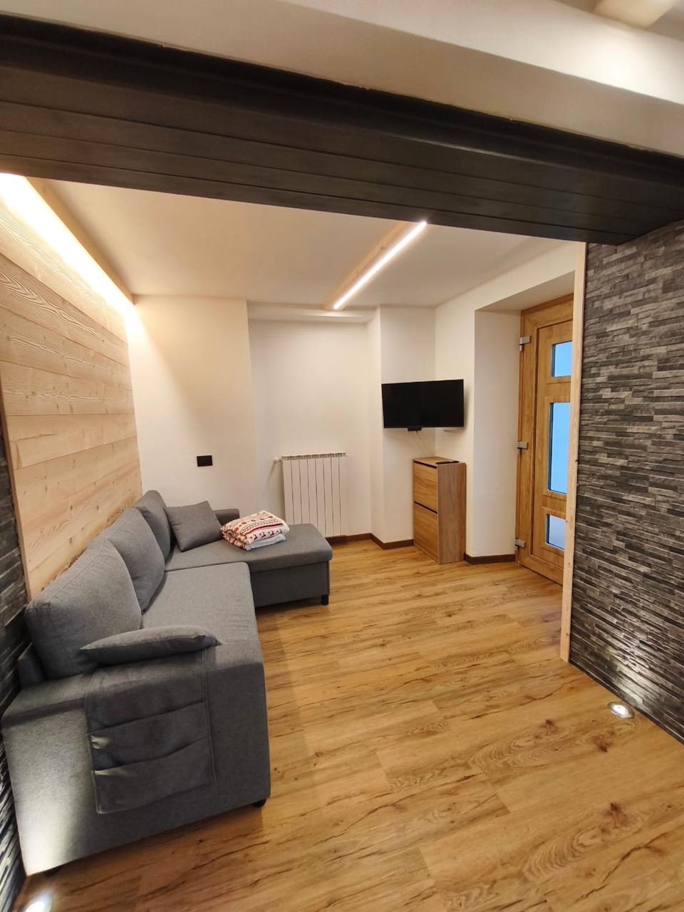 Communal lounge/ TV room, TV and multimedia, Living room, Seating area, Evening entertainment, internet