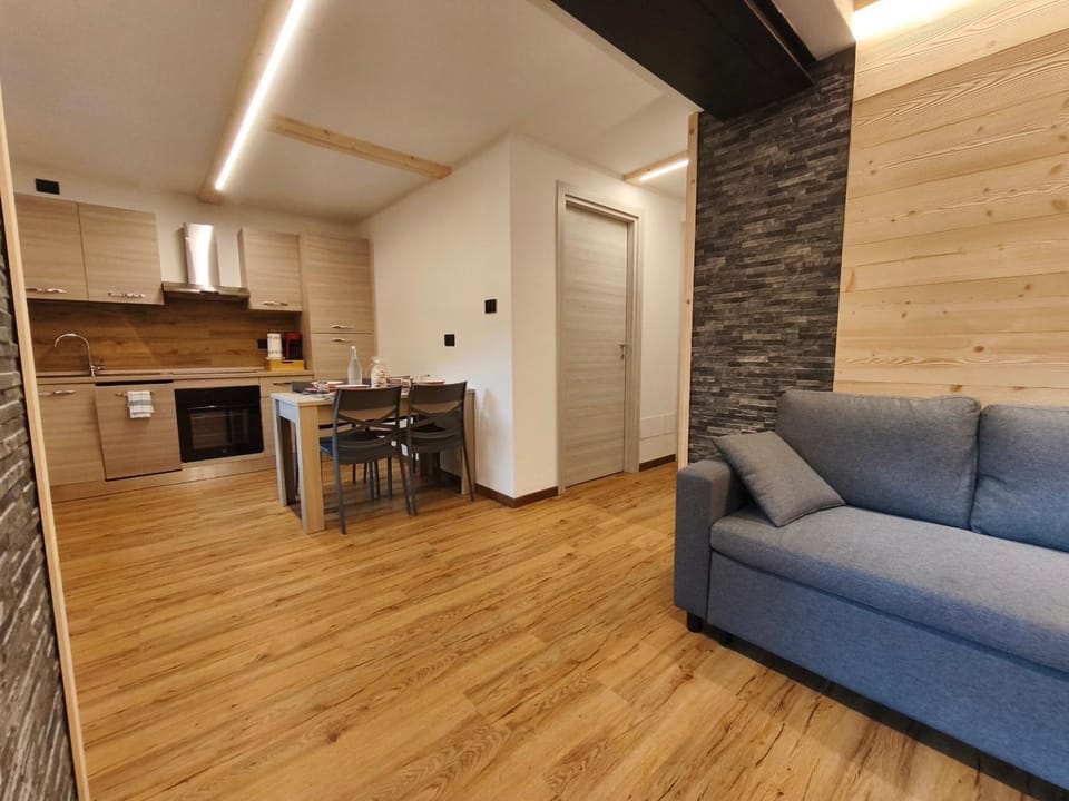 Kitchen or kitchenette, Living room, Seating area, Dining area, oven, pet friendly, stove