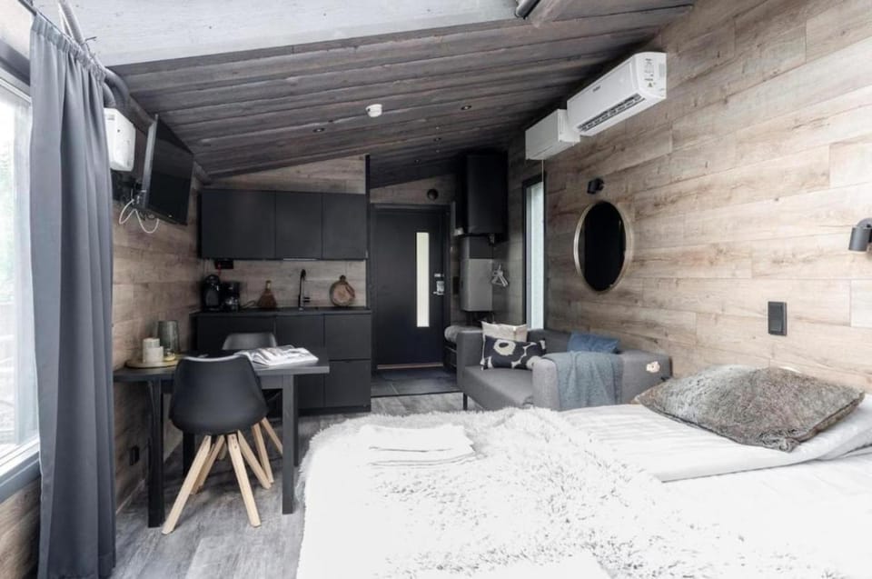 Beautiful lakeside panorama suite with own jacuzzi Apartment in Finland