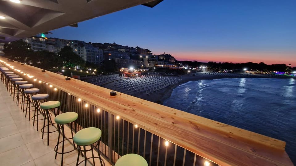 Property building, Nearby landmark, Restaurant/places to eat, Night, Natural landscape, Balcony/Terrace, Balcony/Terrace, Banquet/Function facilities, City view, Sea view