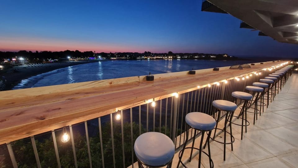 Restaurant/places to eat, Night, Natural landscape, View (from property/room), Balcony/Terrace, Balcony/Terrace, Banquet/Function facilities, Sea view