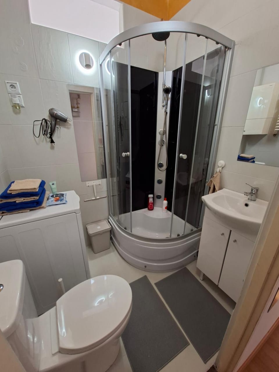 Shower, Toilet, Bathroom, hair dryier, towels