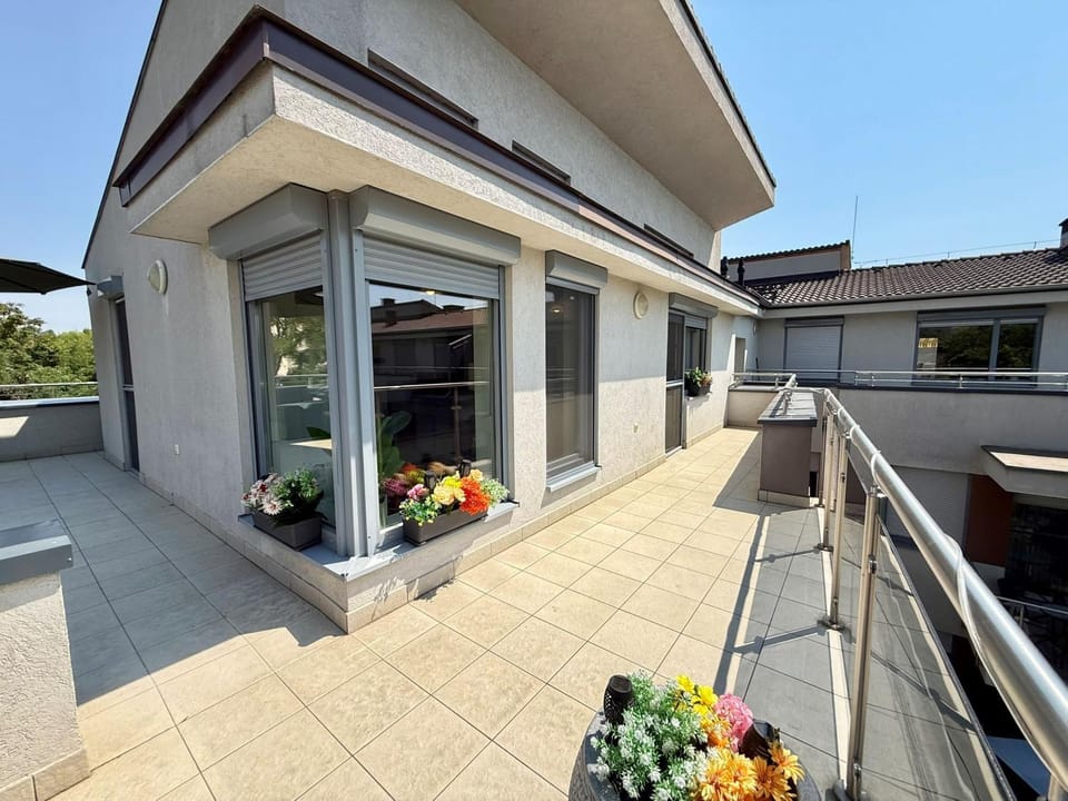Property building, Balcony/Terrace