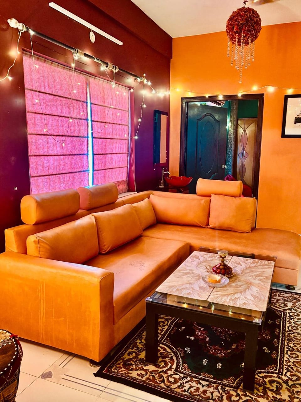 Bose Warm, Colourful & Spacious 2BHK HomeKolkata Apartment in Kolkata