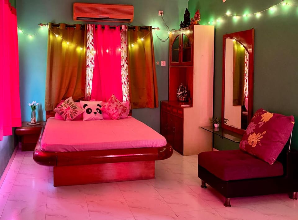 Bose Warm, Colourful & Spacious 2BHK HomeKolkata Apartment in Kolkata