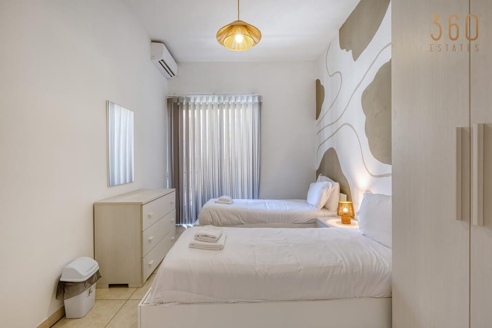 Bed, Photo of the whole room, Bedroom, towels, air conditioner