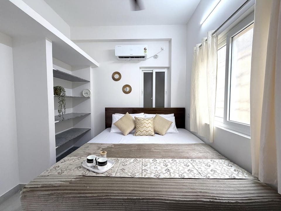 STAY NEAR AIRPORT 1BHK - 10mins drive Apartment in Chennai