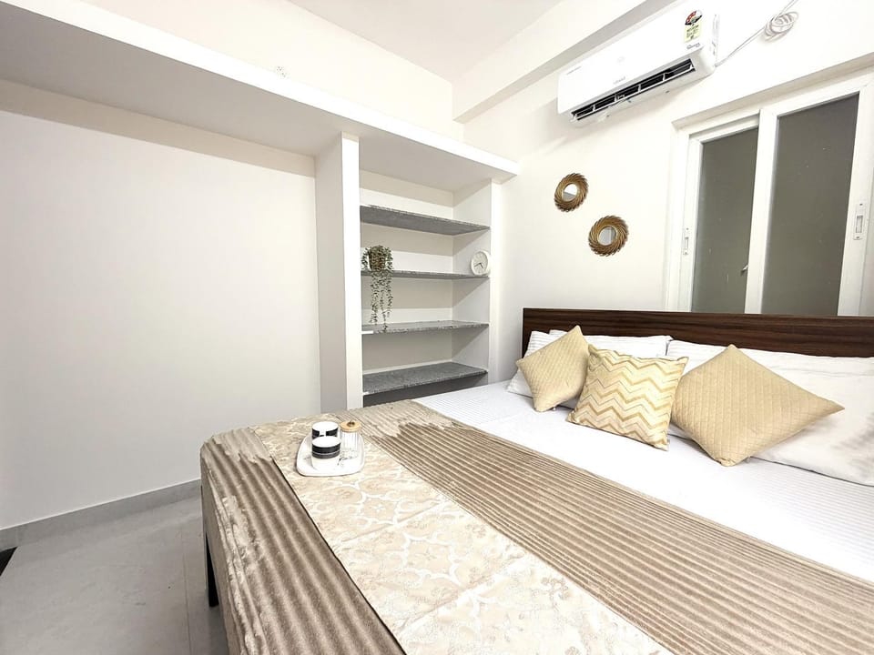 STAY NEAR AIRPORT 1BHK - 10mins drive Apartment in Chennai