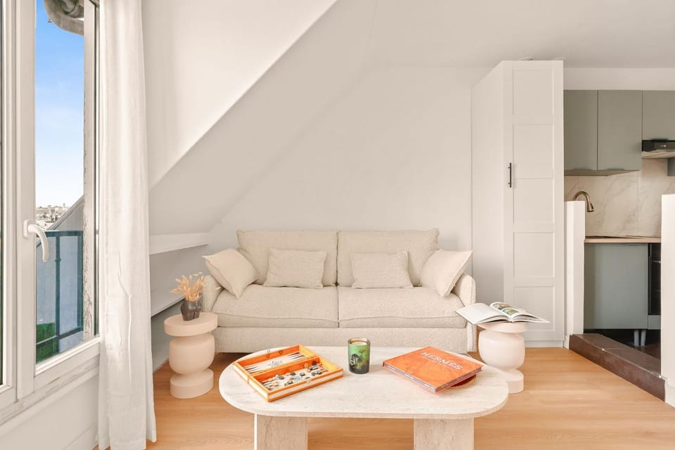 Luxe sous les toits vue Tour Eiffel - 1BDR-4P Apartment in Paris